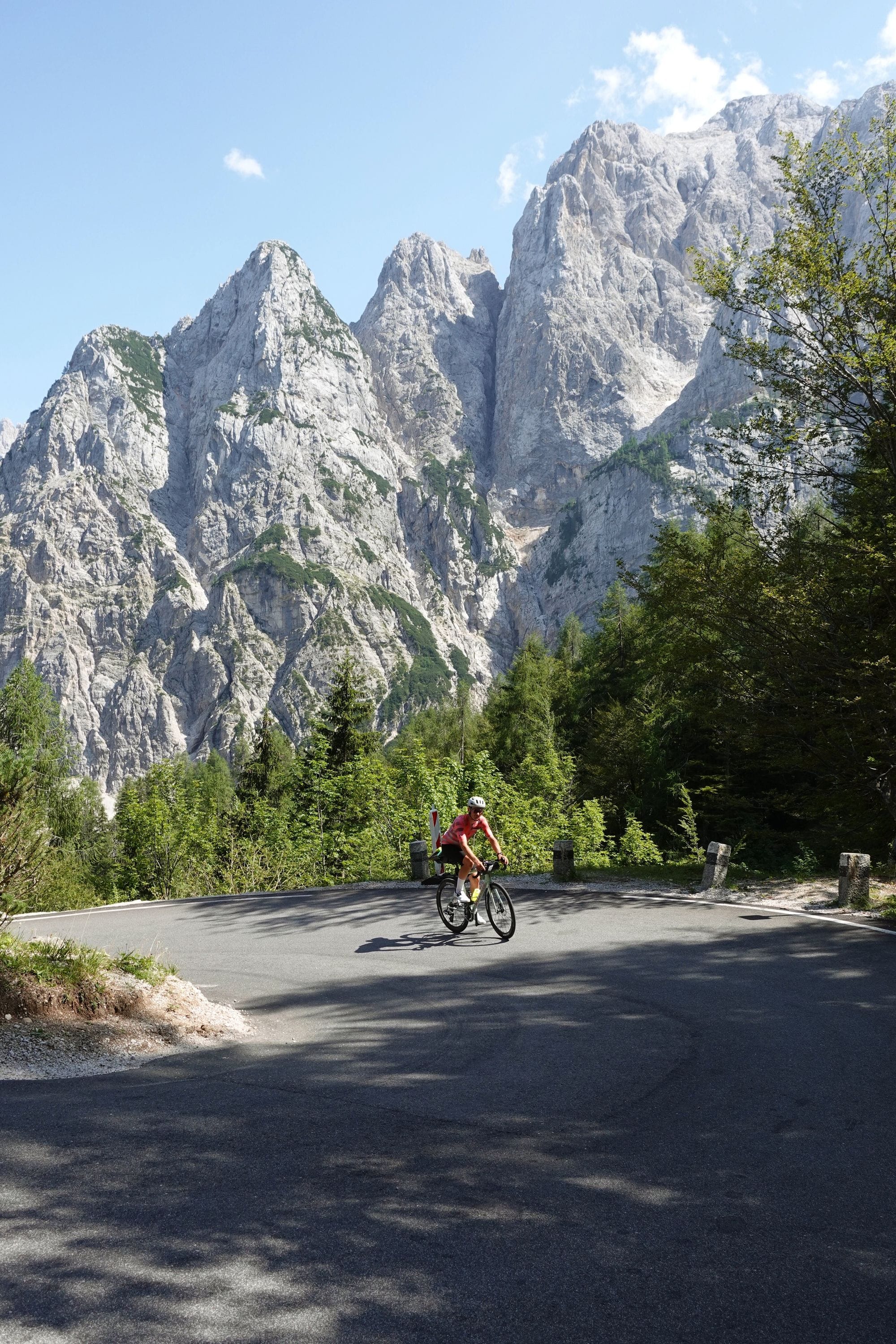 Cycling through Slovenia on a road bike – forests, curves, and a bit of uphill. © Andreas Fink