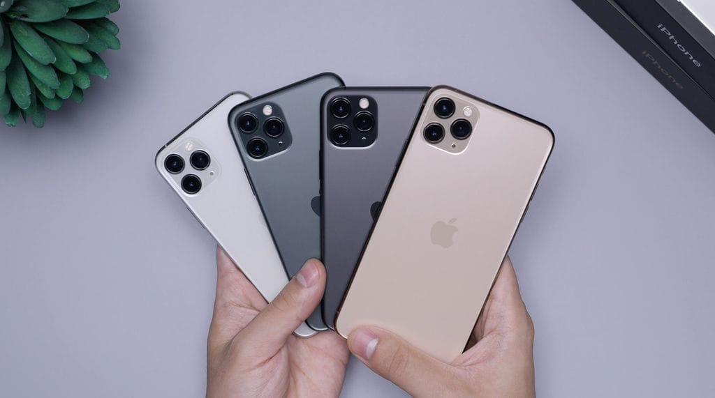A few iPhones — after all, it’s still digital. © Daniel Romero on Unsplash