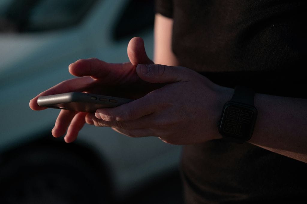 iPhone in hand – the small screen for quite a few ideas. © Michela Meloni on Unsplash
